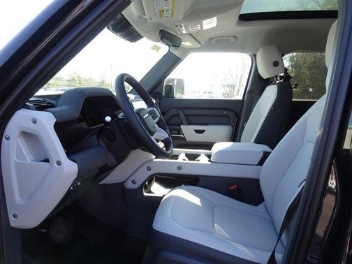 2026 Land Rover Defender 110 X-Dynamic SE