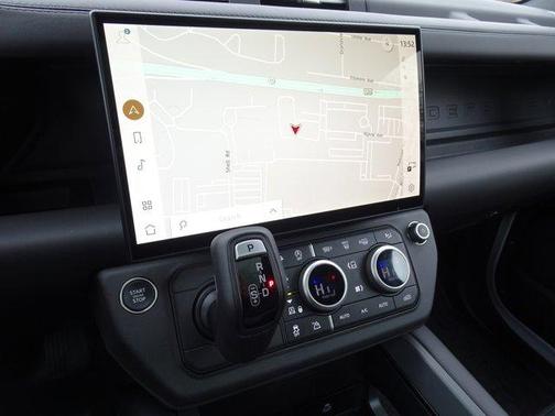 2026 Land Rover Defender 130 X-Dynamic SE