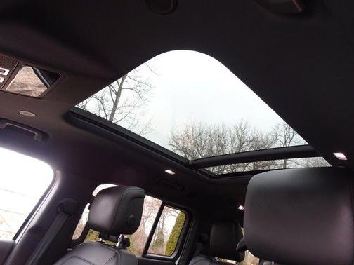 2026 Land Rover Defender 130 X-Dynamic SE