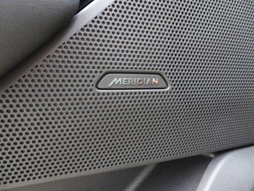 2025 Land Rover Range Rover Velar P250 Dynamic SE