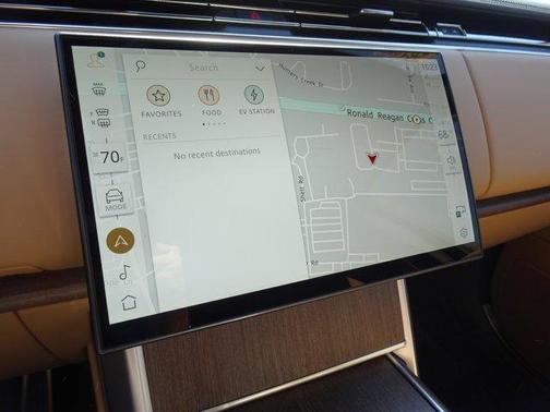 2026 Land Rover Range Rover P550e SE