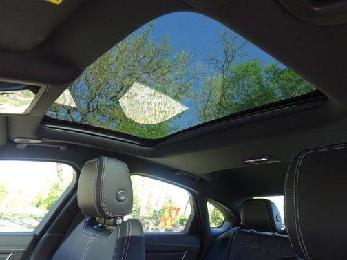 2024 Jaguar XF R-Dynamic SE