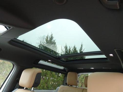 2025 Land Rover Defender P400 X-Dynamic SE