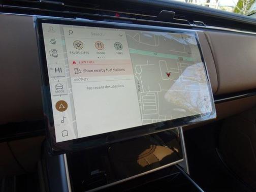 2025 Land Rover Range Rover P400 SE