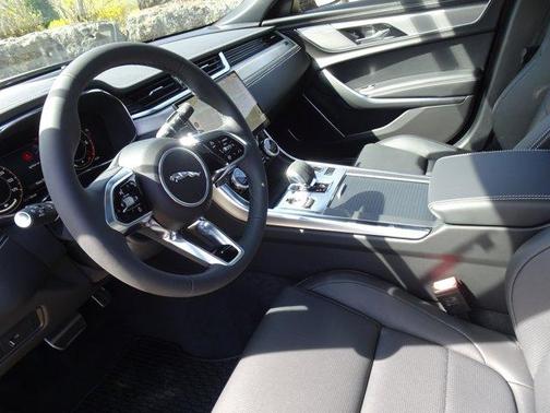 2024 Jaguar XF R-Dynamic SE