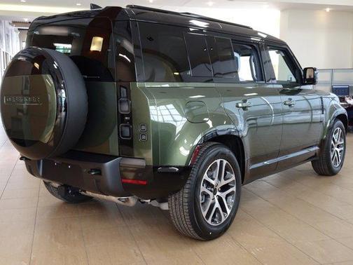 2026 Land Rover Defender 110 X-Dynamic SE
