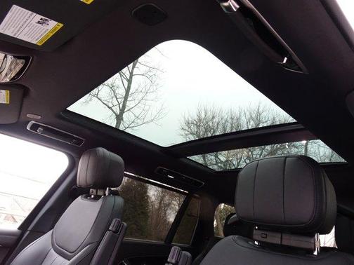 2026 Land Rover Range Rover P400 SE 7 Seat