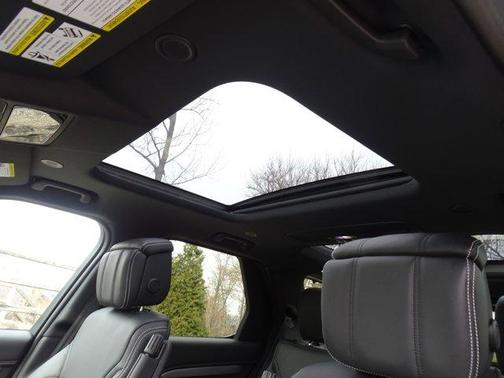 2026 Land Rover Discovery Tempest Edition