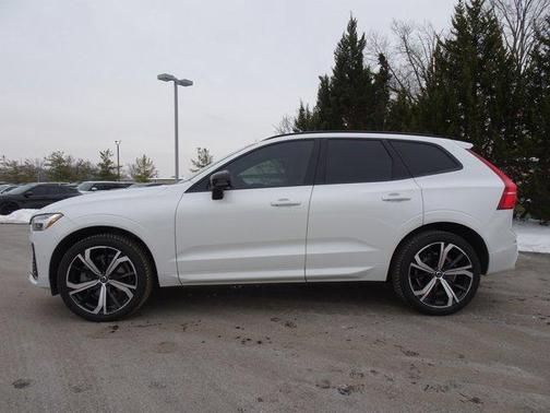 2022 Volvo XC60 B6 R-Design