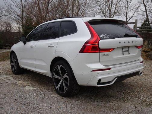 2022 Volvo XC60 B6 R-Design