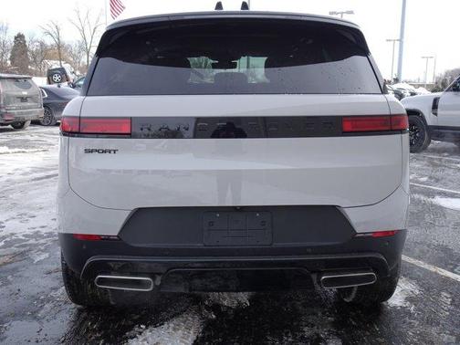 2026 Land Rover Range Rover Sport SE