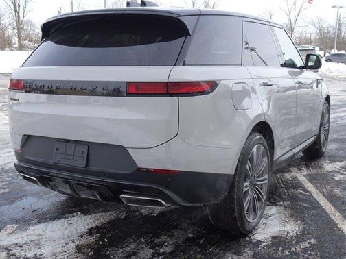 2026 Land Rover Range Rover Sport SE