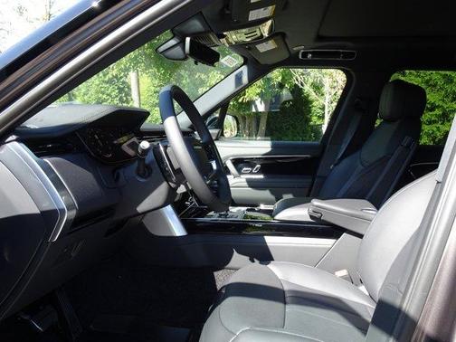2025 Land Rover Range Rover P400 SE