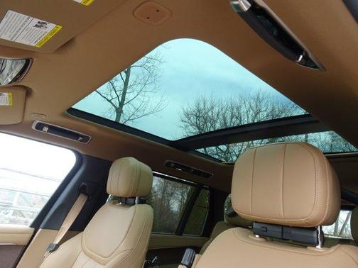 2026 Land Rover Range Rover P400 SE 7 Seat