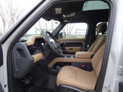 2026 Land Rover Defender 110 X-Dynamic SE