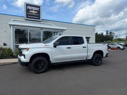 Iridescent Pearl Tricoat 2024 Chevrolet Silverado 1500 LT Trail Boss
