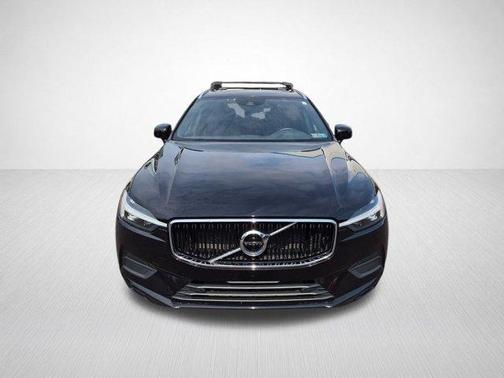 Onyx Black Metallic 2021 Volvo XC60 T5 Momentum