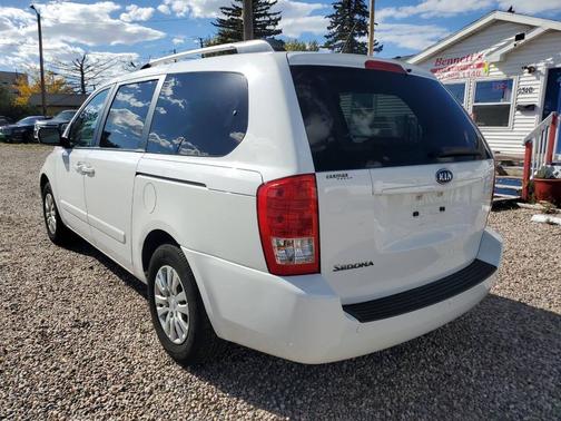 2011 Kia Sedona LX
