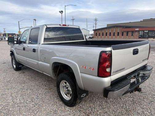 2004 Chevrolet Silverado 2500 LS H/D Crew Cab