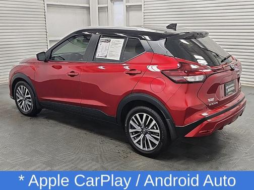 Scarlet Ember Tintcoat/Super Black 2023 Nissan Kicks SV