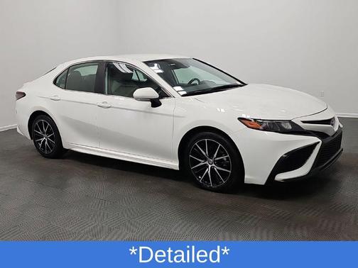 Ice 2023 Toyota Camry SE