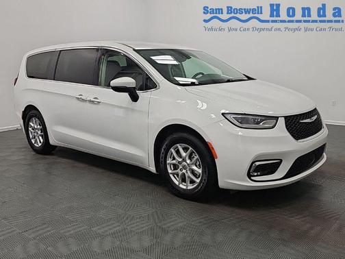 Bright White Clearcoat 2023 Chrysler Pacifica Touring L