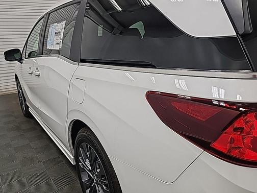 Platinum White Pearl 2026 Honda Odyssey Touring