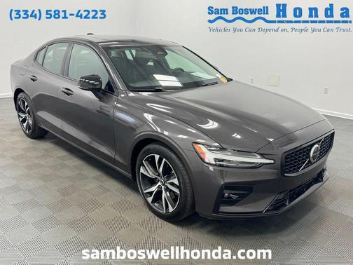 2024 Volvo S60 B5 Core Dark Theme