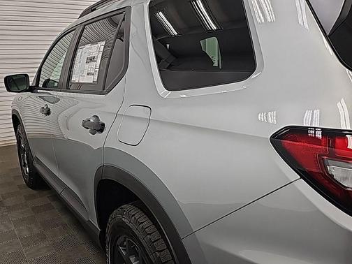 Solar Silver Metallic 2026 Honda Pilot TrailSport
