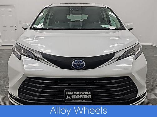 2023 Toyota Sienna XLE