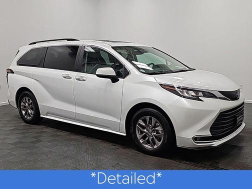 2023 Toyota Sienna XLE