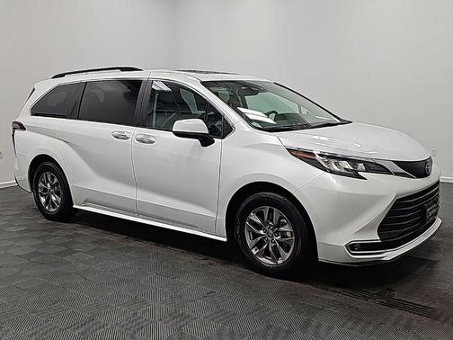 2023 Toyota Sienna XLE