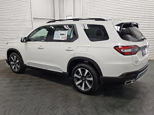 2025 Honda Pilot Touring 8-Passenger