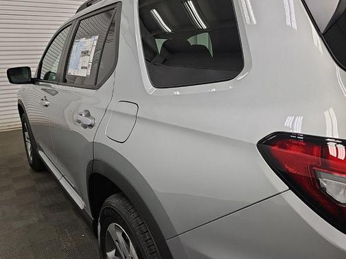 Solar Silver Metallic 2026 Honda Pilot EX-L