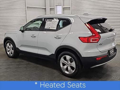 2022 Volvo XC40 T4 Momentum