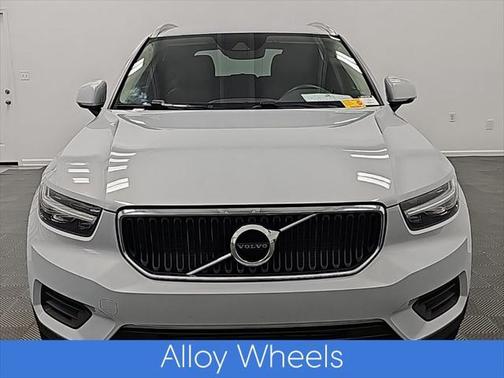 2022 Volvo XC40 T4 Momentum
