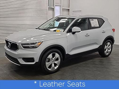 2022 Volvo XC40 T4 Momentum