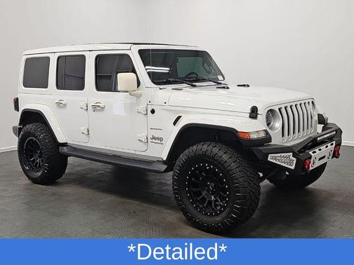 Bright White Clearcoat 2022 Jeep Wrangler Unlimited Sahara