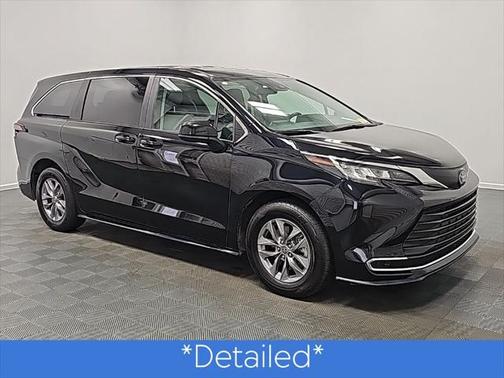 2023 Toyota Sienna LE