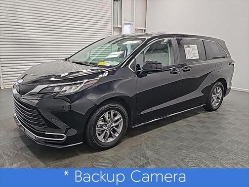 2023 Toyota Sienna LE