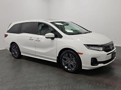 Platinum White Pearl 2026 Honda Odyssey Touring