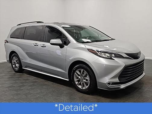 2023 Toyota Sienna XLE 8 Passenger