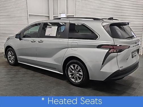 2023 Toyota Sienna XLE 8 Passenger