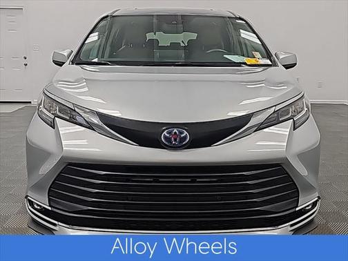 2023 Toyota Sienna XLE 8 Passenger