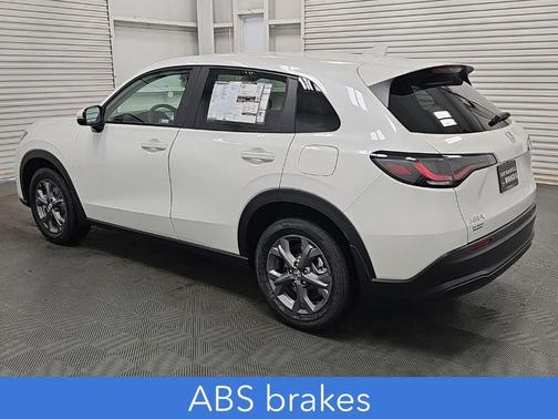 Platinum White Pearl 2027 Honda HR-V LX