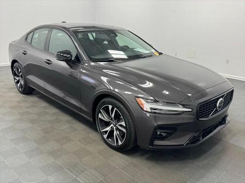 2024 Volvo S60 B5 Core Dark Theme