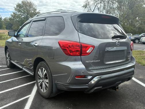 2017 Nissan Pathfinder SV