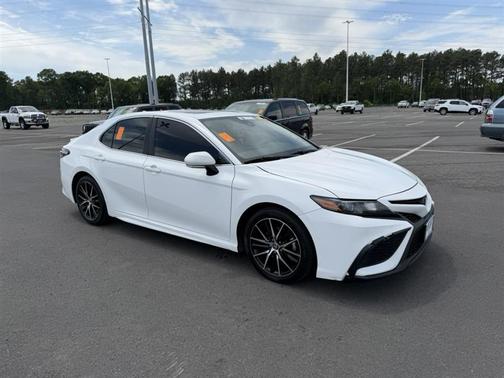 White 2024 Toyota Camry SE