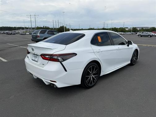 White 2024 Toyota Camry SE