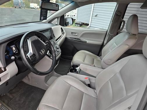 2015 Toyota Sienna XLE